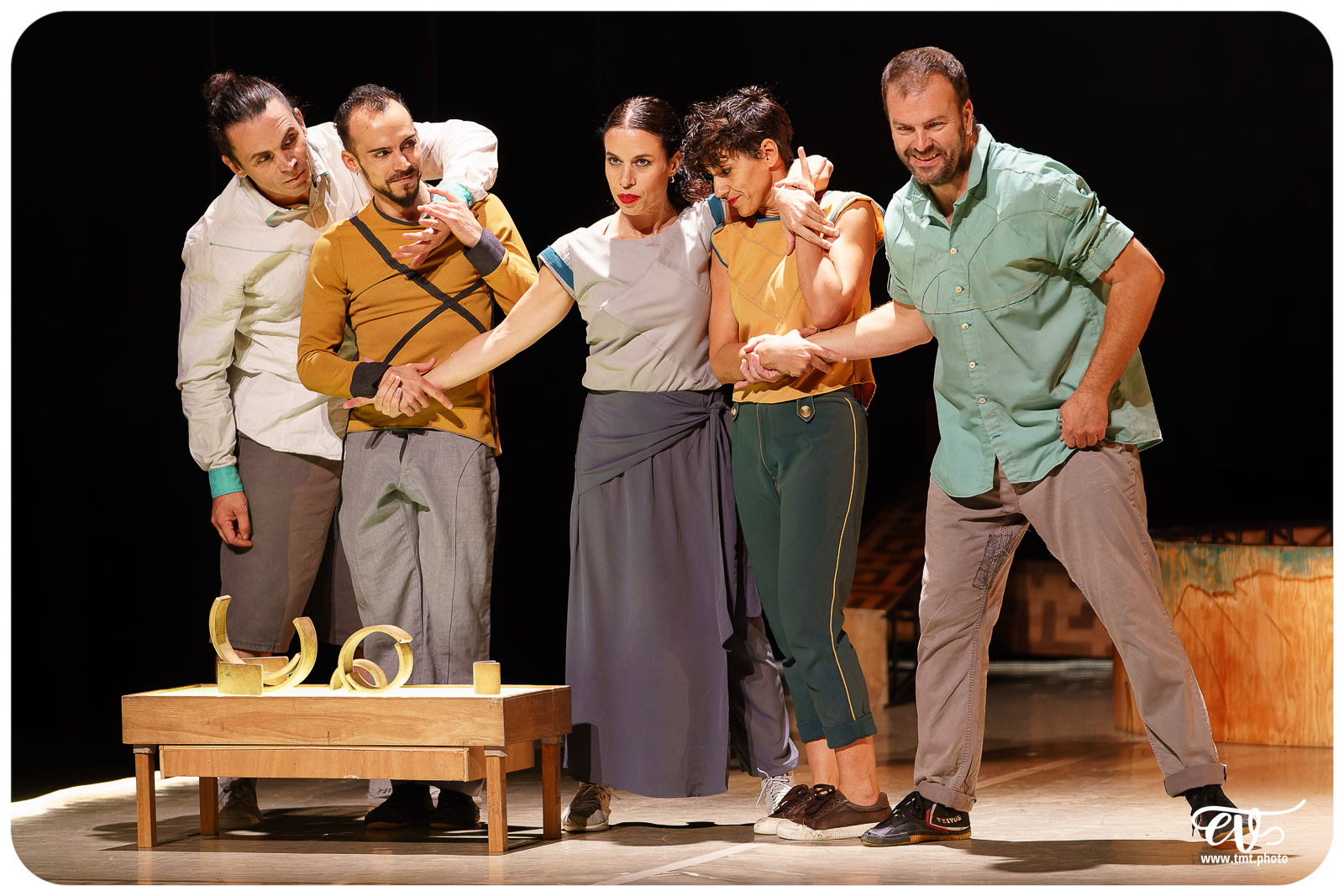 ESENCIAL (VAIVEN CIRCO)